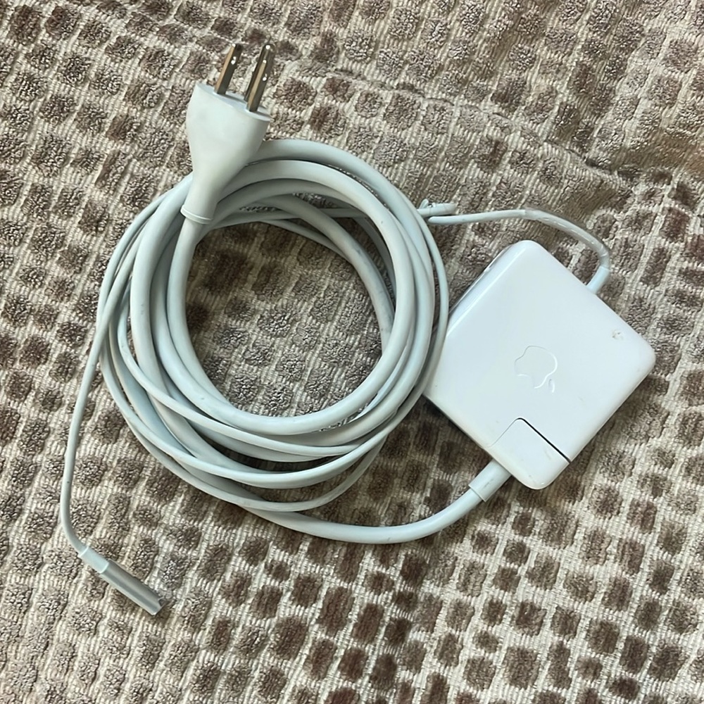 Apple laptop charger